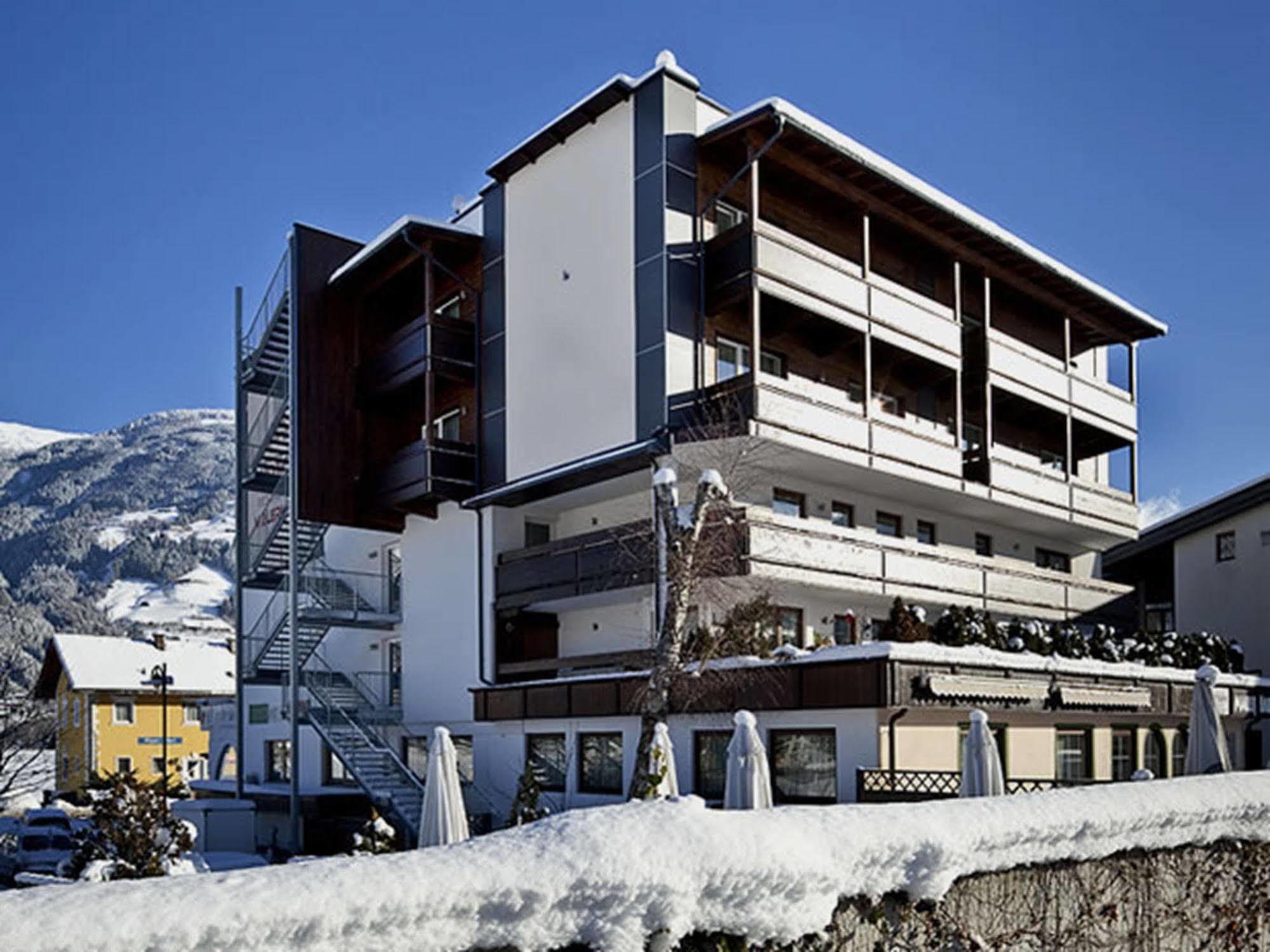 Hotel Malerhaus Fügen Dış mekan fotoğraf